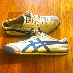 Men’s size 12.5 US Onitsuka Tiger shoes. Very comfortable, minimal wear